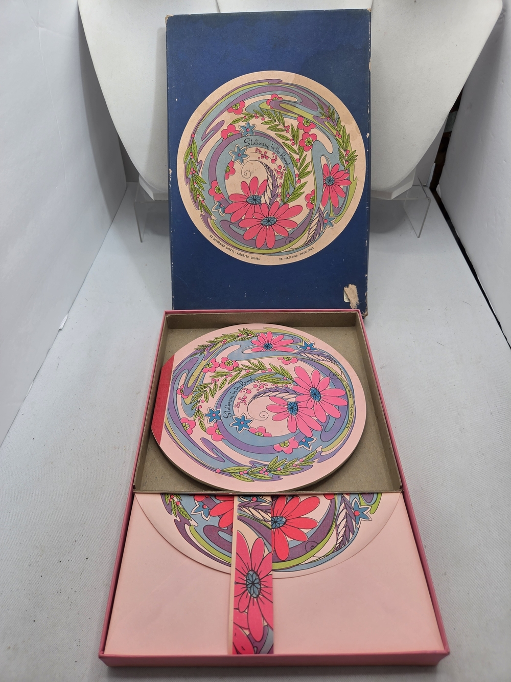 Vintage 1970s Stationery in the Round Pratt & Austin Round Floral Paper Set Box